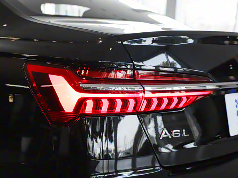 2025�� �Ŀ� 40 TFSI ����������