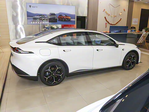 2025�� 230UltraǬ���Ǽ�ADS SE���̰�