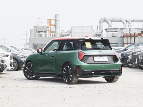 2025�� JOHN COOPER WORKS