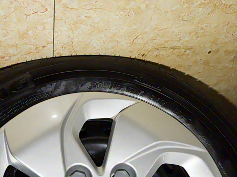 2023�� PLUS 1.8L 7/8�����˰�CNG