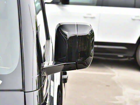 2025�� 90 5.0T V8