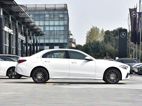 2025�� �Ŀ� C 260 L �˶���