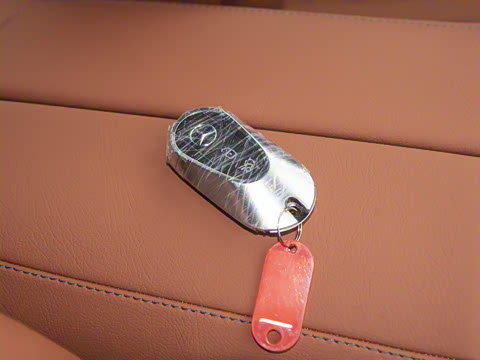 2025�� S 400 L ������