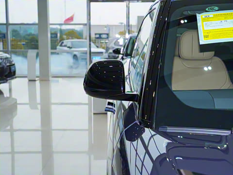 2025�� 400PS Dynamic SE