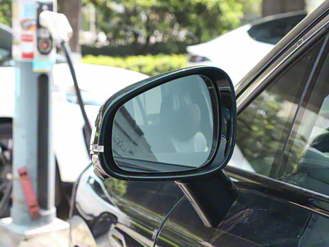 2025�� 700 Ultra�������������״��