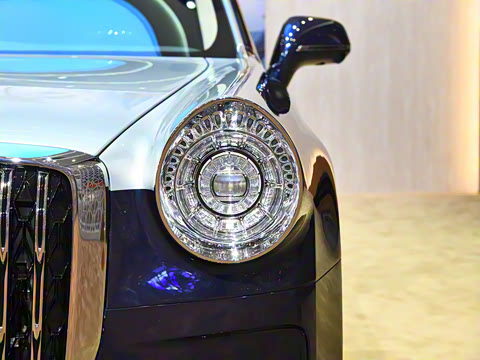 2025�� 4.0T V8 ��ͤ���϶��ư�