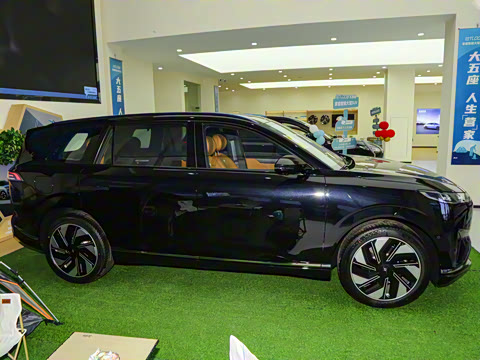 2025�� 636Ultra����� 5��