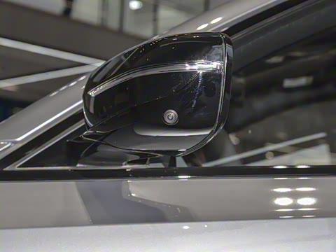 2025�� 330Li ������ M�˶���ҹ��װ