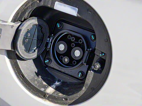 2025�� EV �Ǽݰ� 605km �콢��