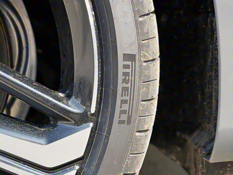 2025�� 200���������� 40 TFSI ����������