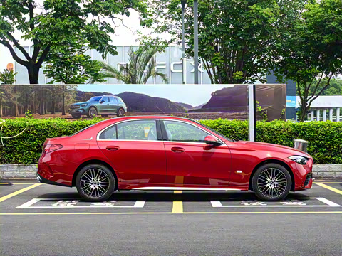 2025�� �Ŀ� C 260 L �˶���