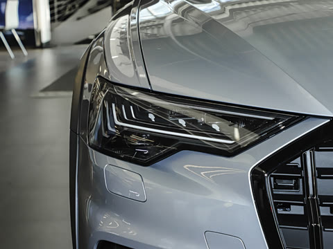 2025�� allroad quattro ̽���� 55 TFSI ����ԽҰ��