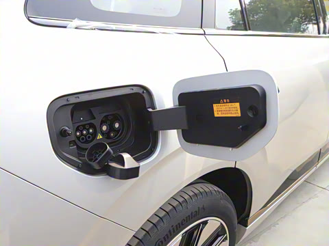 2025�� 210Ultra���̰� 6��