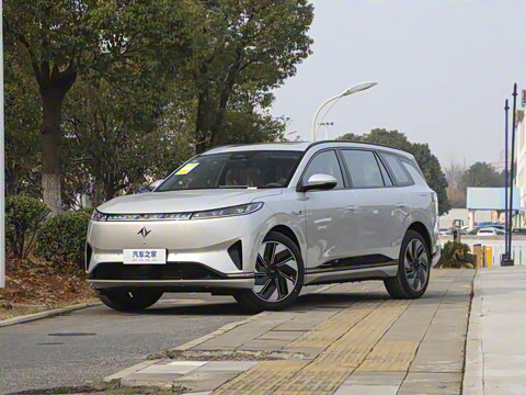 2025�� 210Ultra���̰� 6��