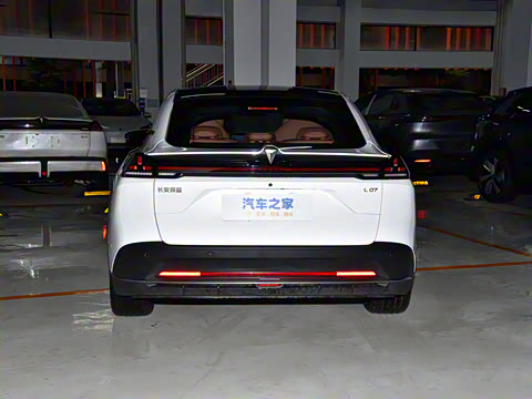 2025�� 300UltraǬ���Ǽ�ADS SE���̰�