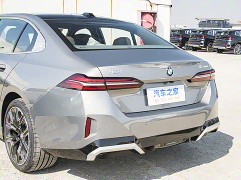 2025�� 530Li ������ M�˶���װ