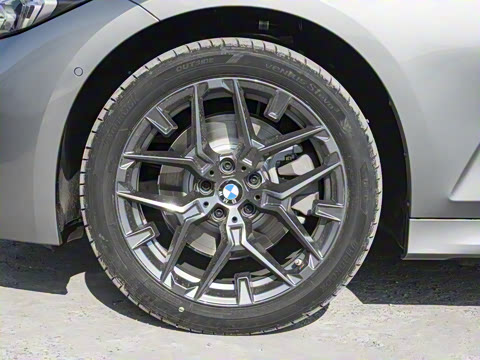 2025�� 330i M�˶���ҹ��װ