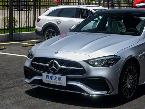 2024�� �Ŀ��� C 260 L �˶���