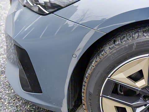 2025�� 525Li M�˶���װ