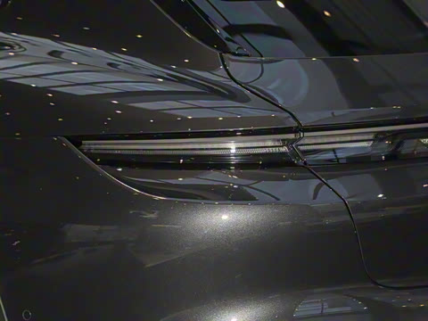 2024�� Taycan 4 Cross Turismo