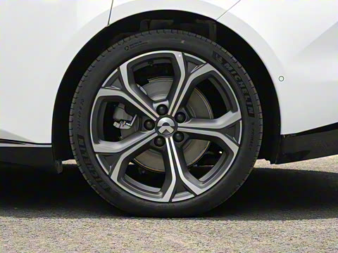 2025�� 75kWh Touring