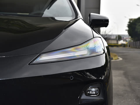 2025�� 300UltraǬ���Ǽ�ADS SE���̰�