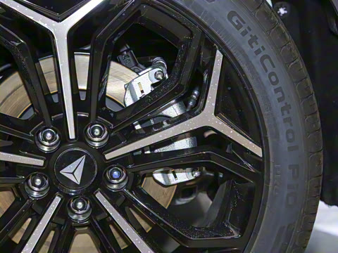 2025�� 230UltraǬ���Ǽ�ADS SE���̰�