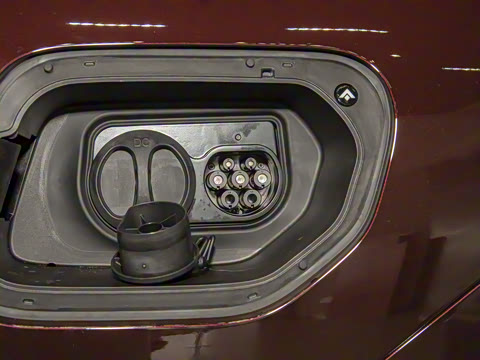 2025�� 825 Max��