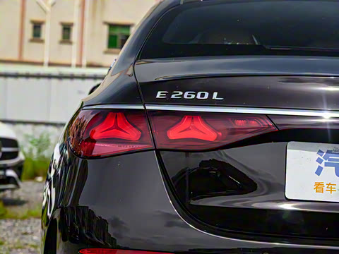 2025�� �Ŀ� E 260 L �˶���