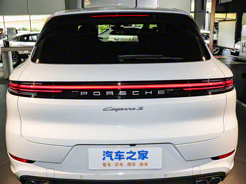 2025�� Cayenne S E-Hybrid 3.0T