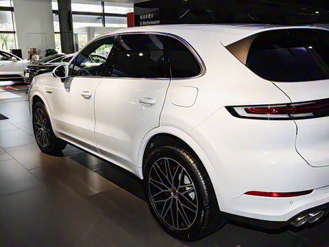 2025�� Cayenne S E-Hybrid 3.0T