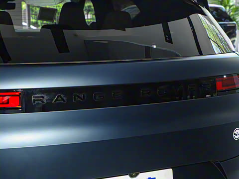 2025�� 4.4 V8 SV Edition Two