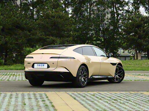 2024�� 700 ���������������