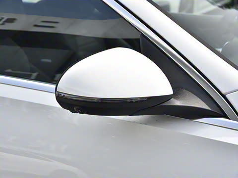 2025�� �Ŀ� C 260 L �˶���