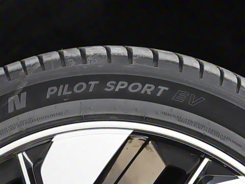 2025�� 636Max����� 5��