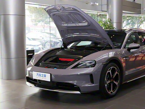 2024�� Taycan 4 Cross Turismo