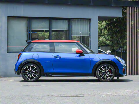 2025�� JOHN COOPER WORKS