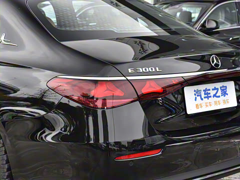 2025�� �Ŀ� E 300 L ������