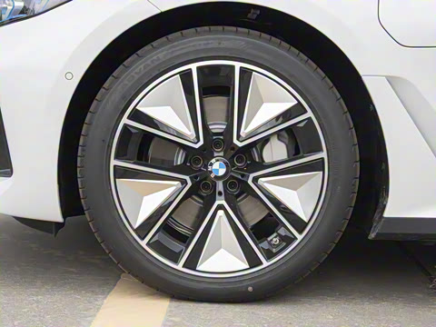 2025�� eDrive 40 L ��ҹ�˶���װ