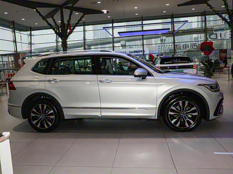 2024�� ���ڿ� 330TSI �Զ�����R-Line��ҫ��