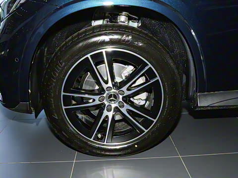 2025�� GLC 260 L 4MATIC ������