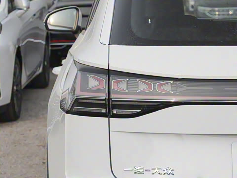 2025�� ������ 300TSI