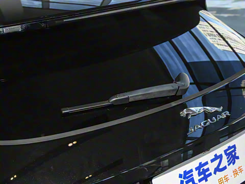 2025�� P250 R-Dynamic S