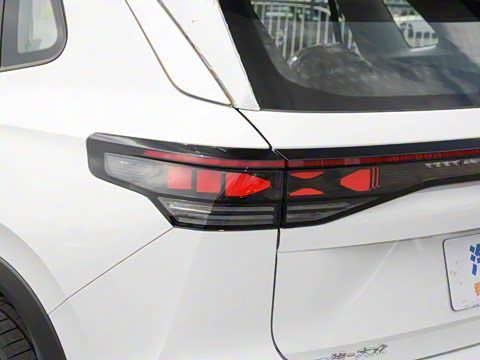 2025�� ̽��L 330TSI ������Ӣ