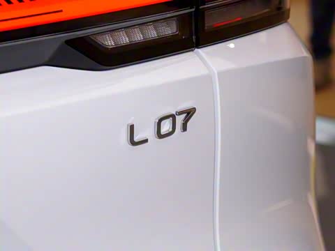 2025�� 300Ultra  �����Ǽ�AD PRO���̰�