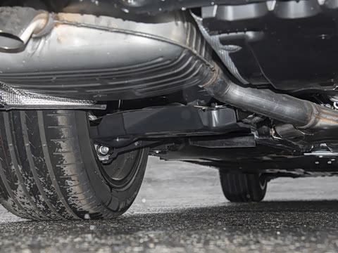 2025�� �Ŀ� E 300 L ������