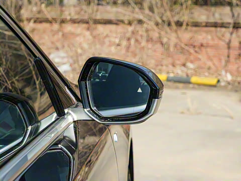 2025�� eDrive 35L M�˶���װ