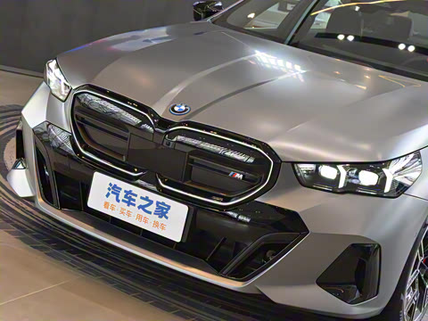 2024�� xDrive M60