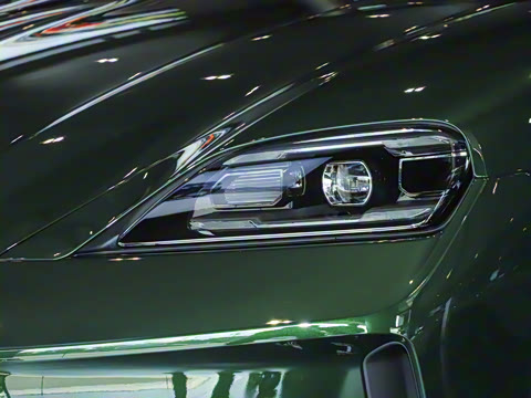 2024�� Taycan 4 Cross Turismo