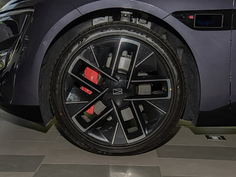 2025�� �Ŀ� Max���̰�